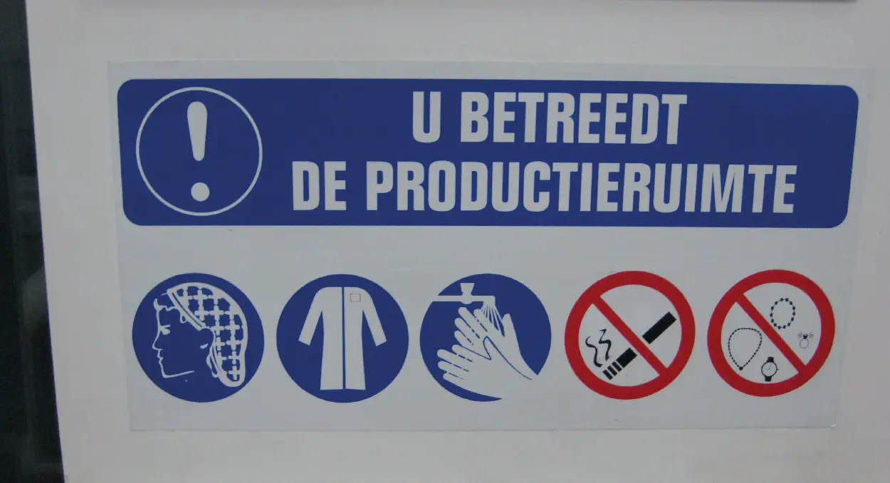 Instructies bij betreden productieruimte met regels en verboden
